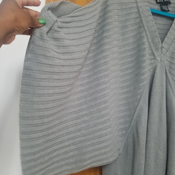 Sweater - Picture 2 of 6